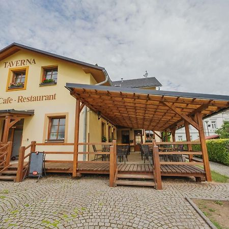 Hotel Taverna Яворник Екстер'єр фото