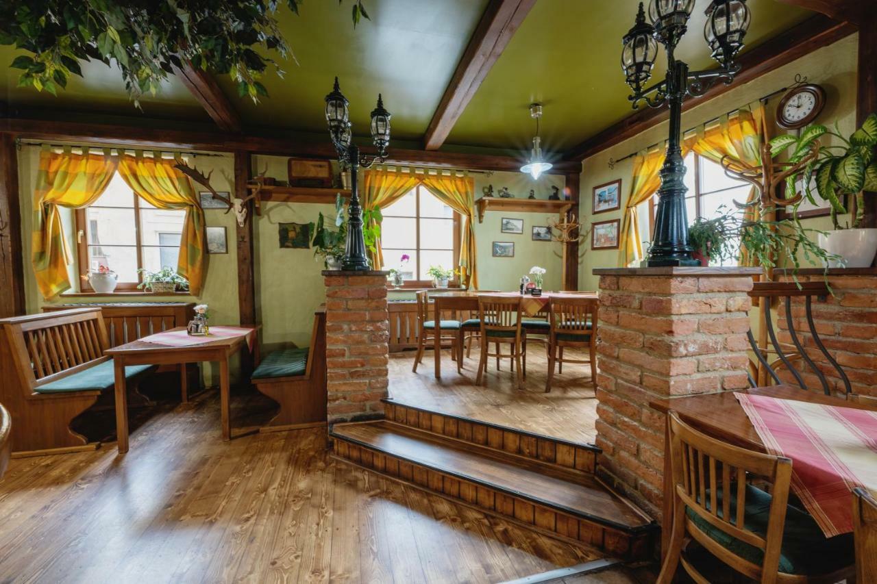 Hotel Taverna Яворник Екстер'єр фото