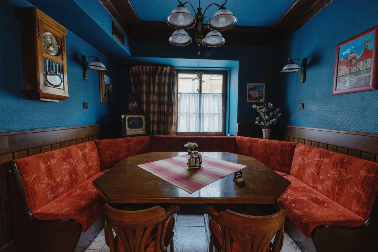 Hotel Taverna Яворник Екстер'єр фото