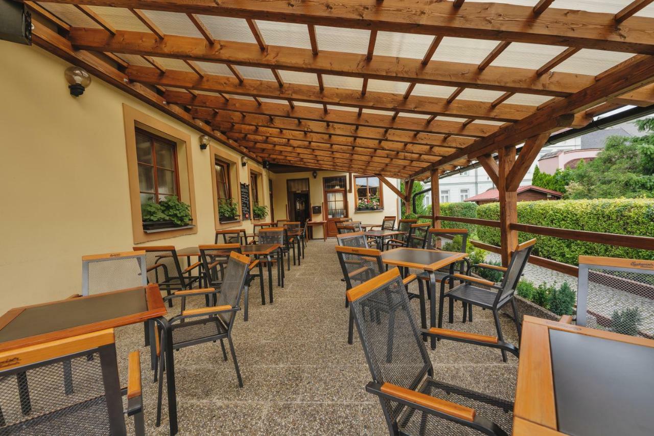 Hotel Taverna Яворник Екстер'єр фото