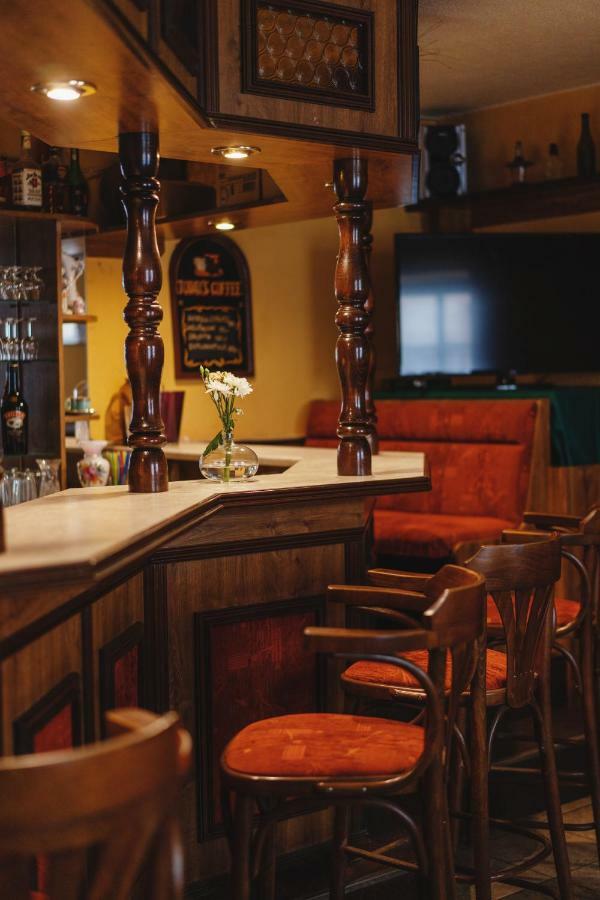 Hotel Taverna Яворник Екстер'єр фото