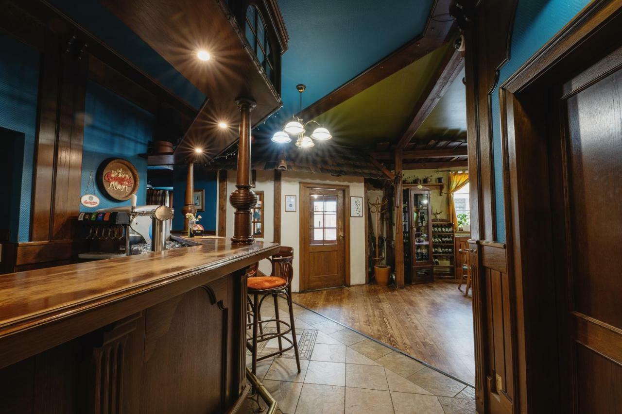 Hotel Taverna Яворник Екстер'єр фото