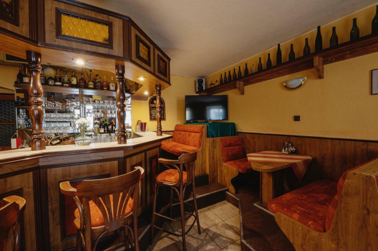 Hotel Taverna Яворник Екстер'єр фото
