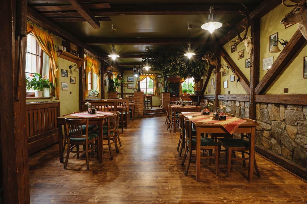 Hotel Taverna Яворник Екстер'єр фото
