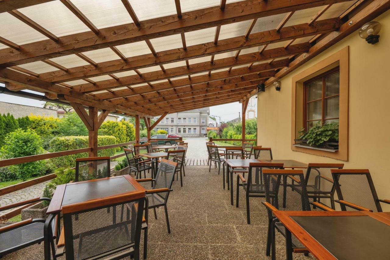Hotel Taverna Яворник Екстер'єр фото