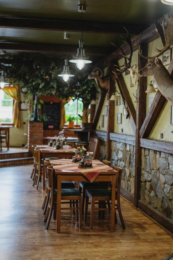 Hotel Taverna Яворник Екстер'єр фото
