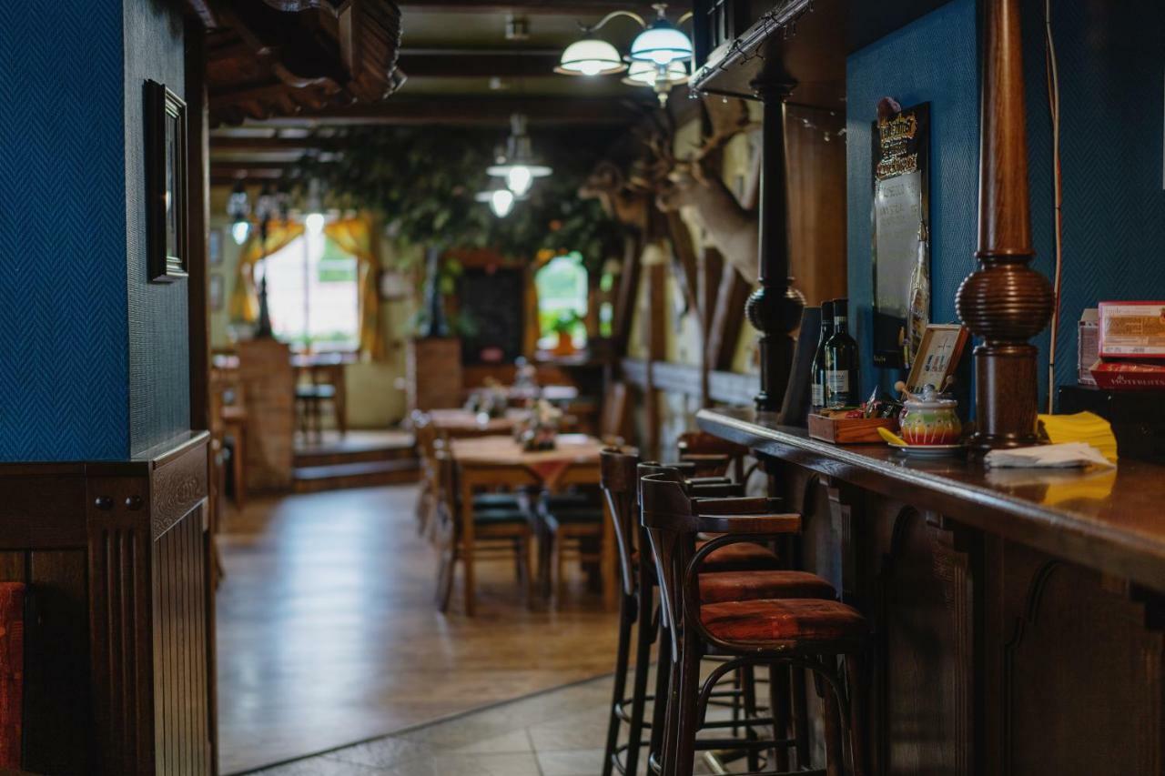 Hotel Taverna Яворник Екстер'єр фото
