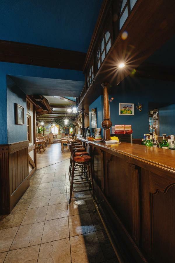 Hotel Taverna Яворник Екстер'єр фото