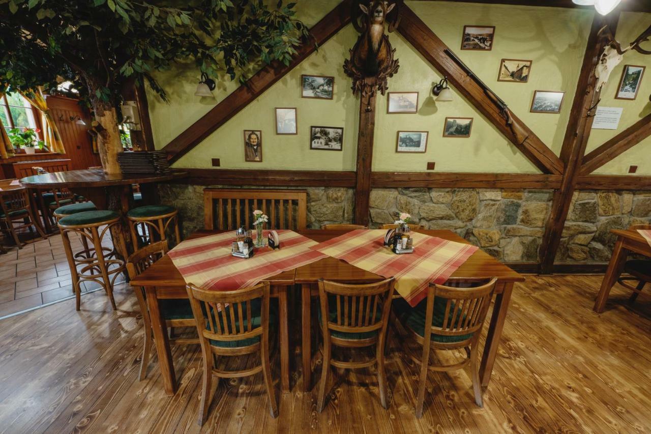 Hotel Taverna Яворник Екстер'єр фото