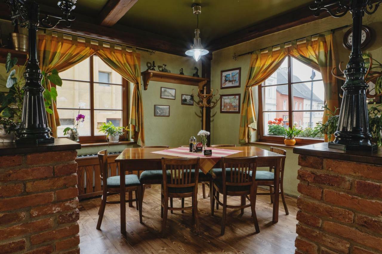 Hotel Taverna Яворник Екстер'єр фото
