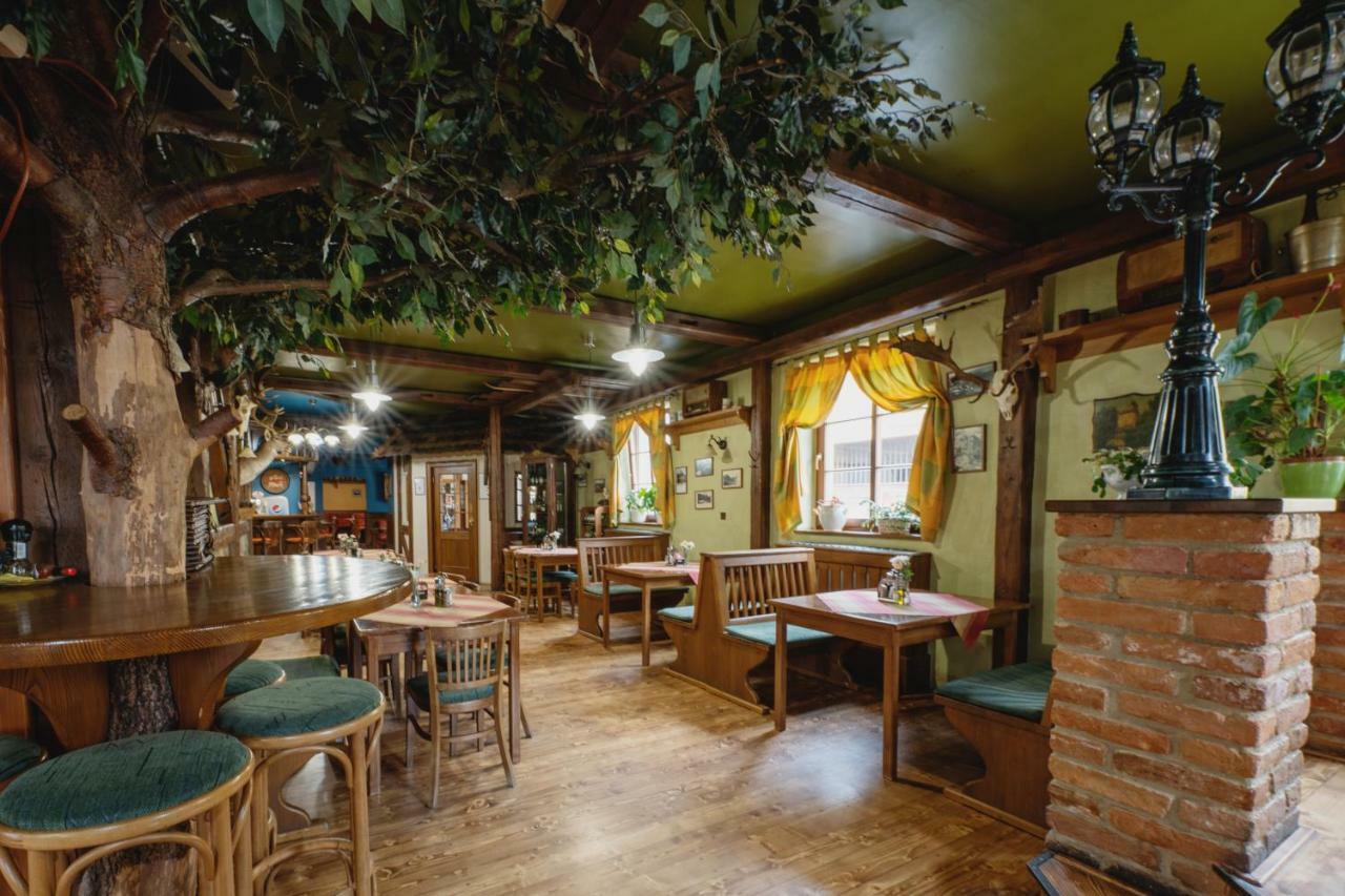 Hotel Taverna Яворник Екстер'єр фото